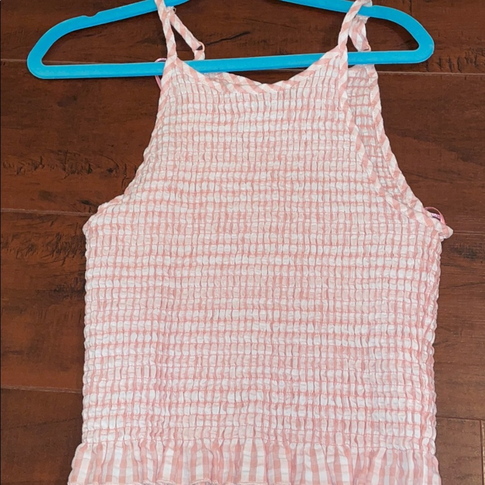 pink top